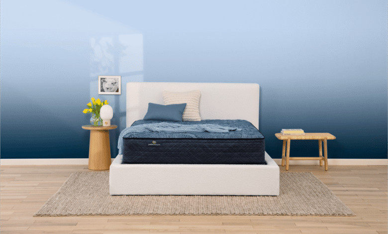 make a table comparing memory foam vs hybrid mattresses