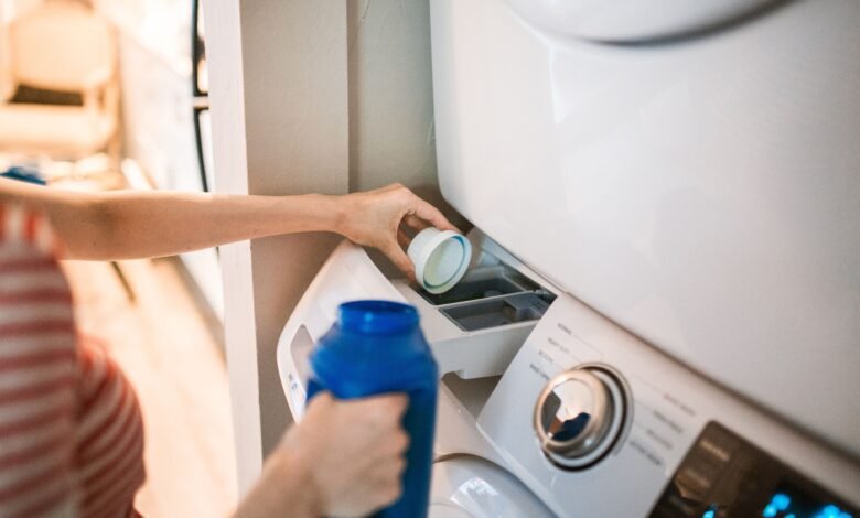 how to clean a washing machine — front-load washer with open door showing clean drum